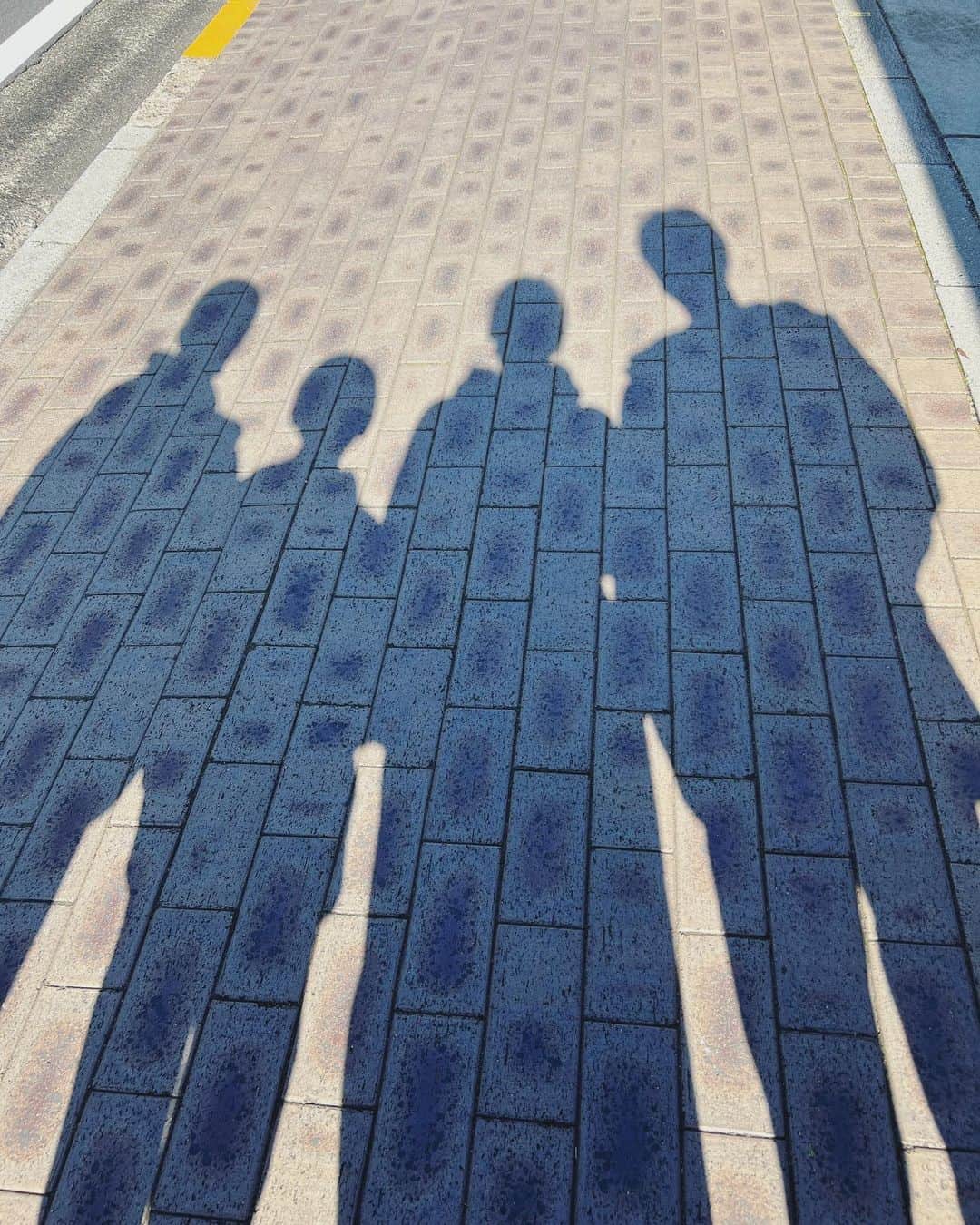 内田恭子さんのインスタグラム写真 - (内田恭子Instagram)「こんばんは。  いいお天気だったし、家族に引っ張ってもらいながら、えっちらおっちら散歩に行ってきました。仕事も始まるし、体力つけないとねー。大好きな家族。いつも助けてくれてありがとう。  #お散歩日和  #回復中  #内田恭子 #kyokouchida」1月9日 17時22分 - kyoko.uchida.official