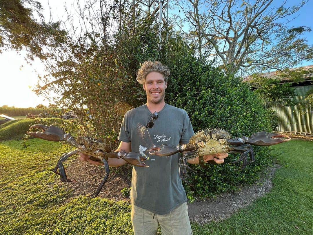 ジェイク・パッカードのインスタグラム：「Farm living in Mackay @amber_reyn @powellfarming.co」