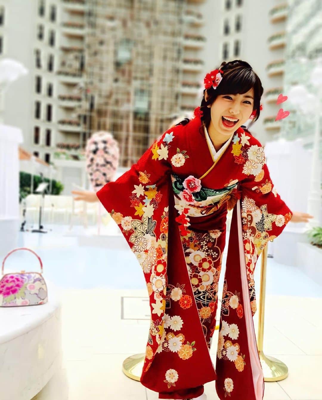 のインスタグラム：「🎍  成人の日✨ 新成人の皆さんおめでとうございます🎉  私の成人式の写真を見たいと リクエストをいただいたので、、、 2016年のものを引っ張り出してきました🤣  一生に一度の思い出💭 良い日にしてくださいね💓  #成人式 #新成人 #前撮り #過去pic」