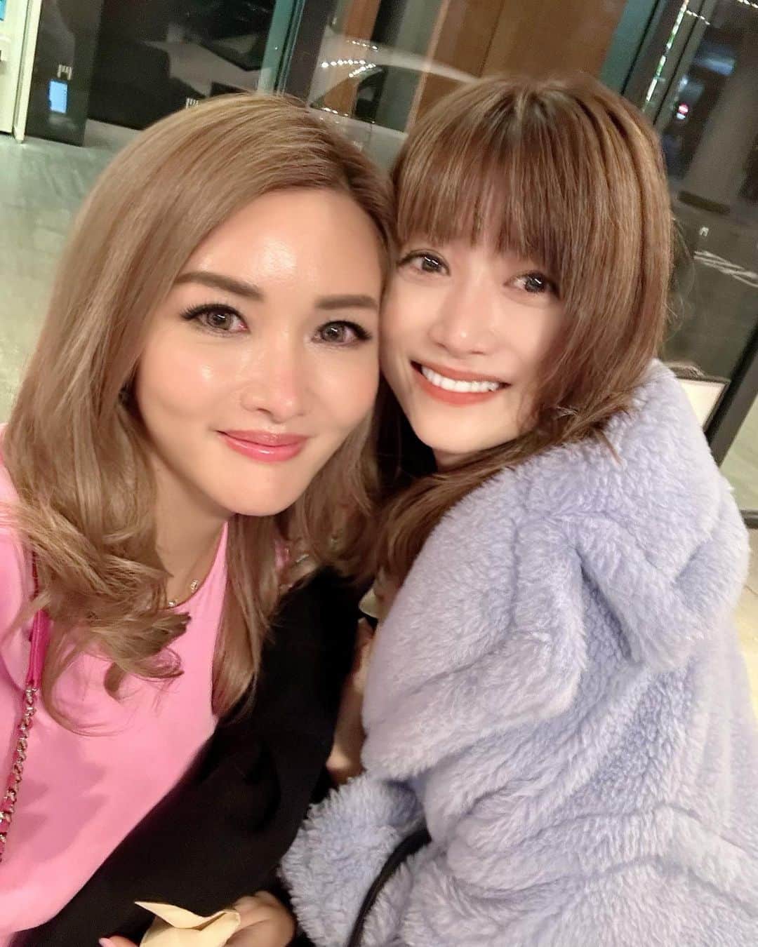 福王寺彩野のインスタグラム：「드디어 꿈이 이루어졌습니다.😭 정말 좋아하는 박서준 씨를 만날 수 있었습니다.🥹 천사 영이 정말 고마워.🫶 살아서 다행이야!💖💖💖」