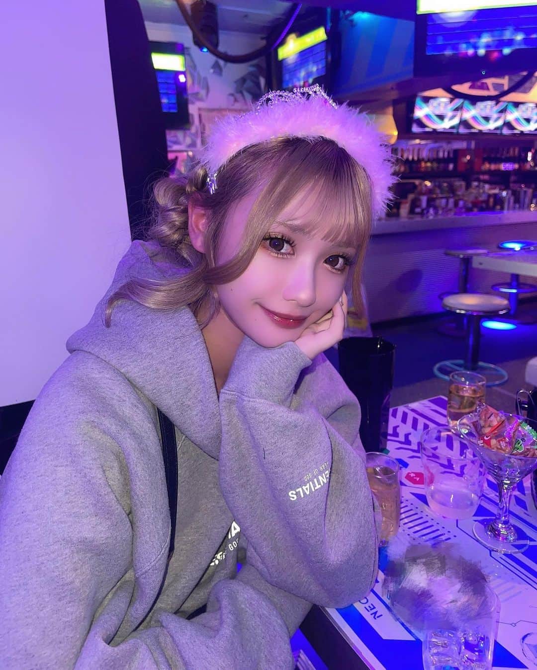 山本瑚々南のインスタグラム：「. お酒飲むと梅干しになります😸」