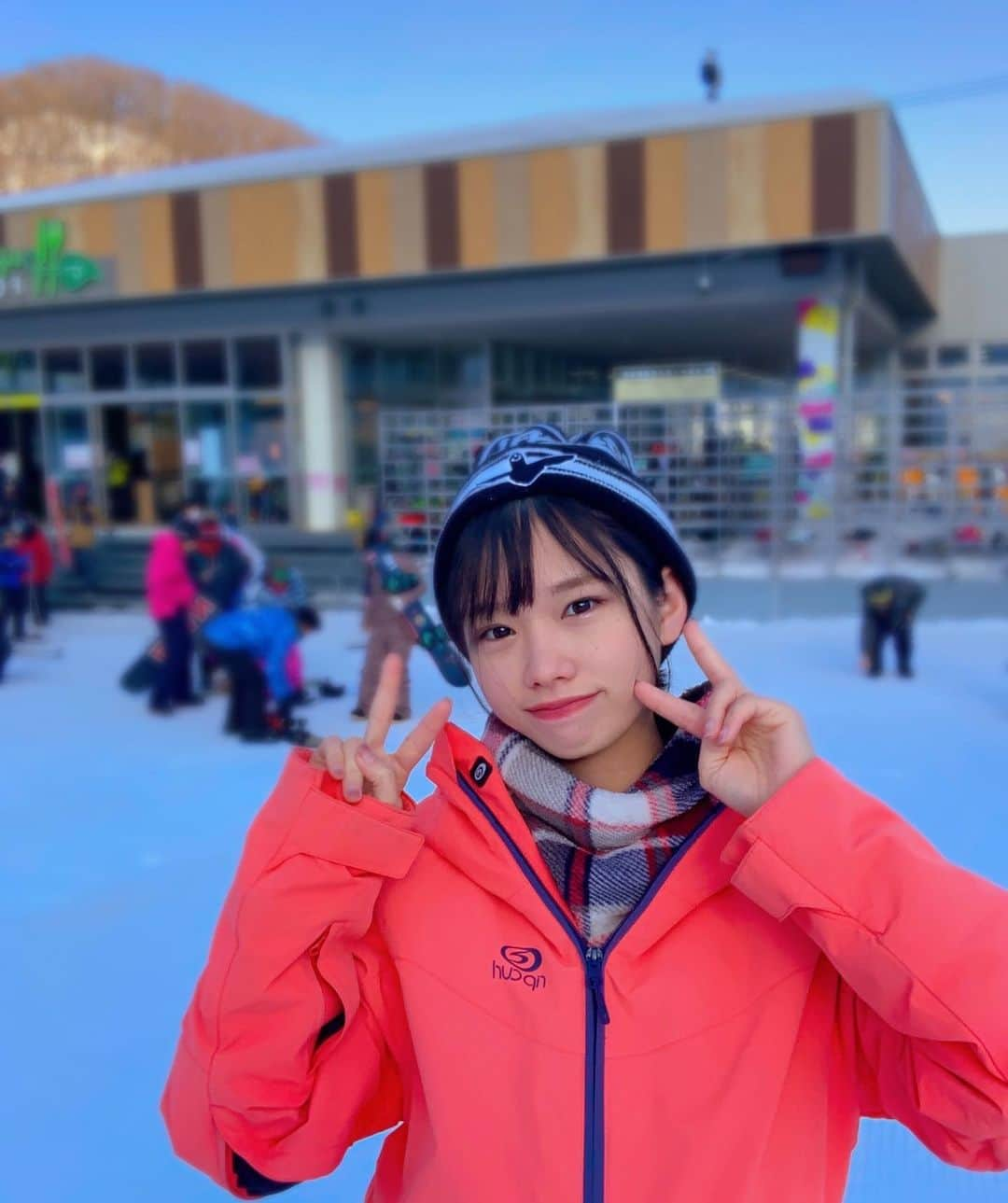 なみなみさんのインスタグラム写真 - (なみなみInstagram)「☃️ 3:30起床からの向かった先はスキー場でした🏂 天気にも恵まれ、雪もふかふか幸せ〜🍎」1月9日 18時16分 - naminami.idushi