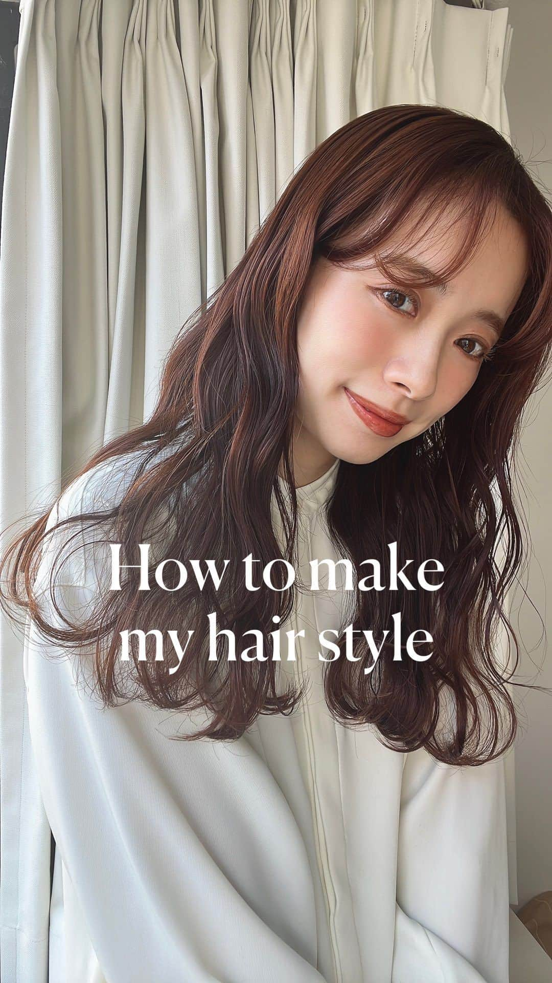 のインスタグラム：「普段よくする巻き方のヘアスタイリングを撮ってみました😊  波巻きゆるふわにしたいけど、全体を波巻きするのは時間がかかるので、毛先だけ波巻き、あとは縦に巻いてほぐすようにしています。  固め、乾燥毛、癖ありなのでストレートより普段巻くことが多いです🙋🏻‍♀️  #hairstyling #longhair #ヘアスタイリング #ヘアスタイリング動画 #ロングヘア #ロングヘアアレンジ」