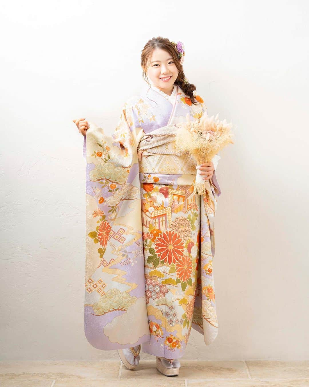 紀平梨花さんのインスタグラム写真 - (紀平梨花Instagram)「今年成人しました！😊👘✨ これからも自立した誠実な大人の女性になれるよう頑張っていきたいと思います。☺️ これからもどうぞよろしくお願い致します😊🙇‍♀️ #成人 #20歳 #藤井寛　様作 #振袖 #着物」1月9日 18時34分 - rikaskate0721