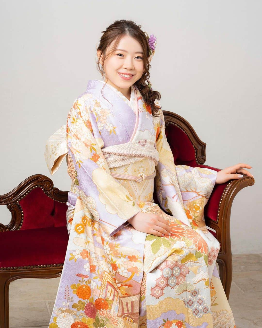 紀平梨花のインスタグラム：「今年成人しました！😊👘✨ これからも自立した誠実な大人の女性になれるよう頑張っていきたいと思います。☺️ これからもどうぞよろしくお願い致します😊🙇‍♀️ #成人 #20歳 #藤井寛　様作 #振袖 #着物」