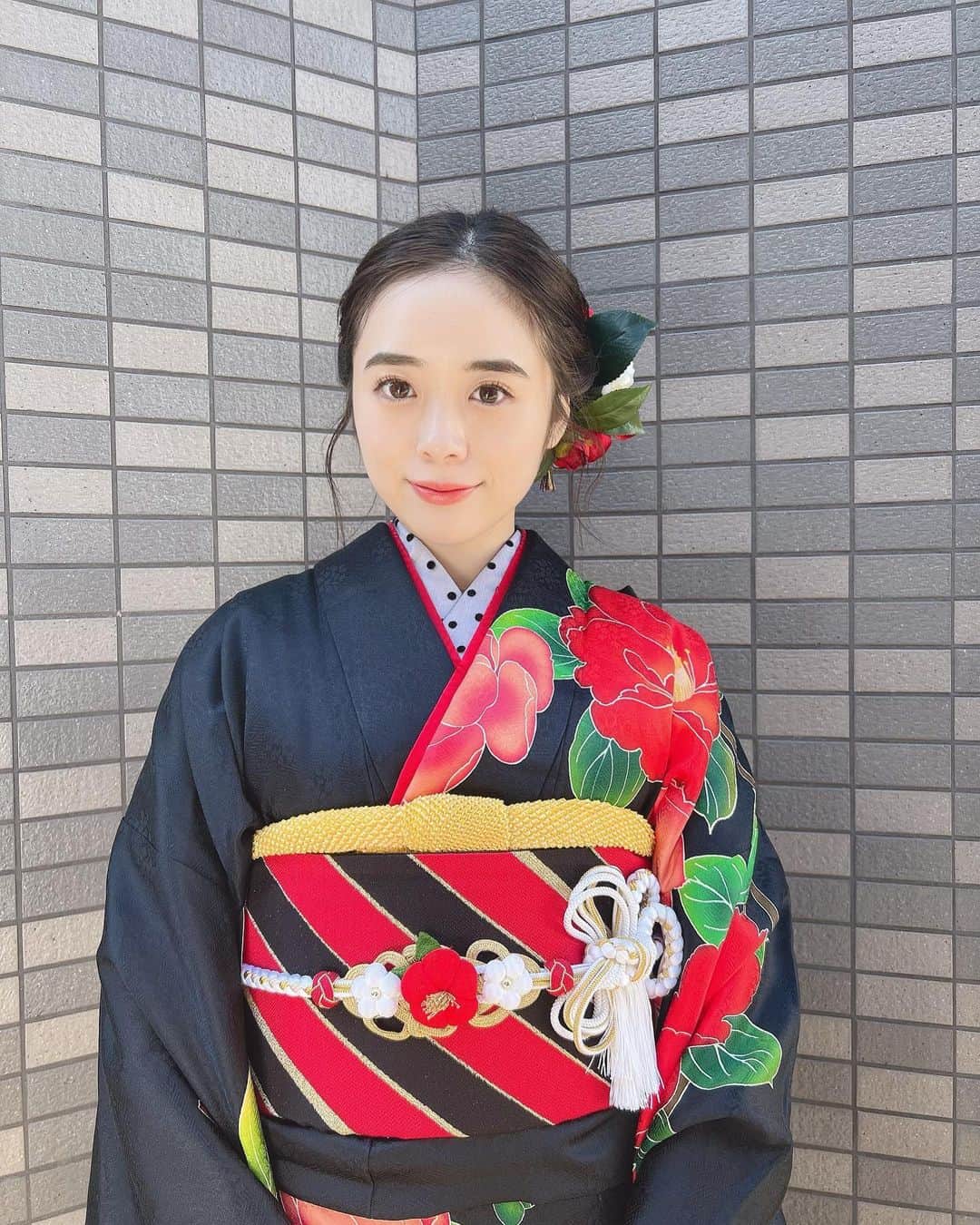 のインスタグラム：「.  成人式でした💐  久しぶりに地元のお友達に会えて嬉しかったです😽」