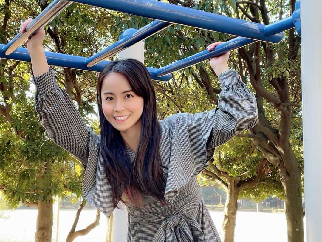 加藤美和のインスタグラム：「. Today was the first "Coming of Age Day” since the legal age of adulthood lowered to 18. Saw women dressed up in beautiful long-sleeved kimonos! Congratulations! . Did the monkey bars for adults! Full body stretch! . . 18歳に成人年齢が引き下げられてから 初の「成人の日」ですね🍀 晴れ着姿の方々をお見かけしました🎶 新成人の皆様、おめでとうございます🎉 . . 『大人用の雲梯』がある公園で🎶 2つ目は動画です！ 身体が、お餅のように ビヨ〜〜ンと伸びたかと思います😃 . @miwakato_ ←他の投稿はコチラ . #monkeybars #sports #exercise #雲梯 #うんてい #スポーツ #運動」