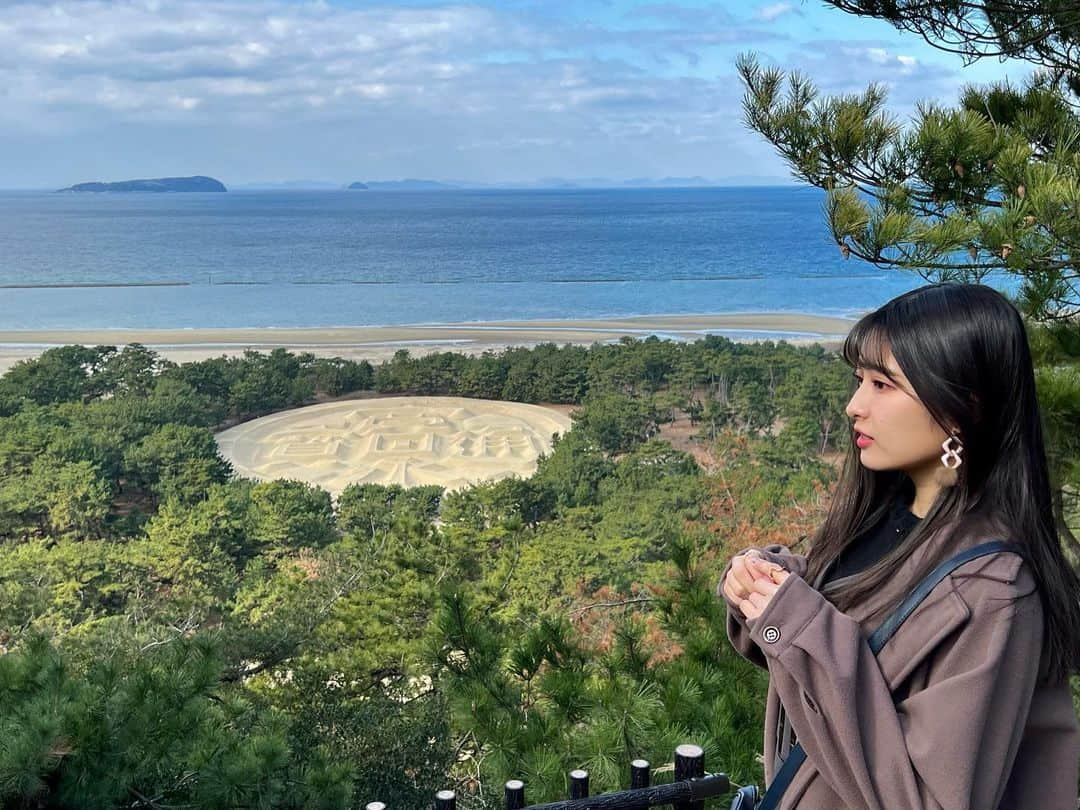 行天優莉奈さんのインスタグラム写真 - (行天優莉奈Instagram)「数年ぶりに香川県に帰ったけん寛永通宝見に行ってきたよ☺️ お天気良くて空も海も寛永通宝もはっきり綺麗に見えて最高の眺めでした！ 風も吹いてて気持ちよかった♪♪ 皆さんもぜひ行ってみて写真撮ってみてくださいね✨  #香川県　#観音寺市　 #ふるさと応援大使　 #寛永通宝　#銭形砂絵」1月9日 19時40分 - yurina.0314