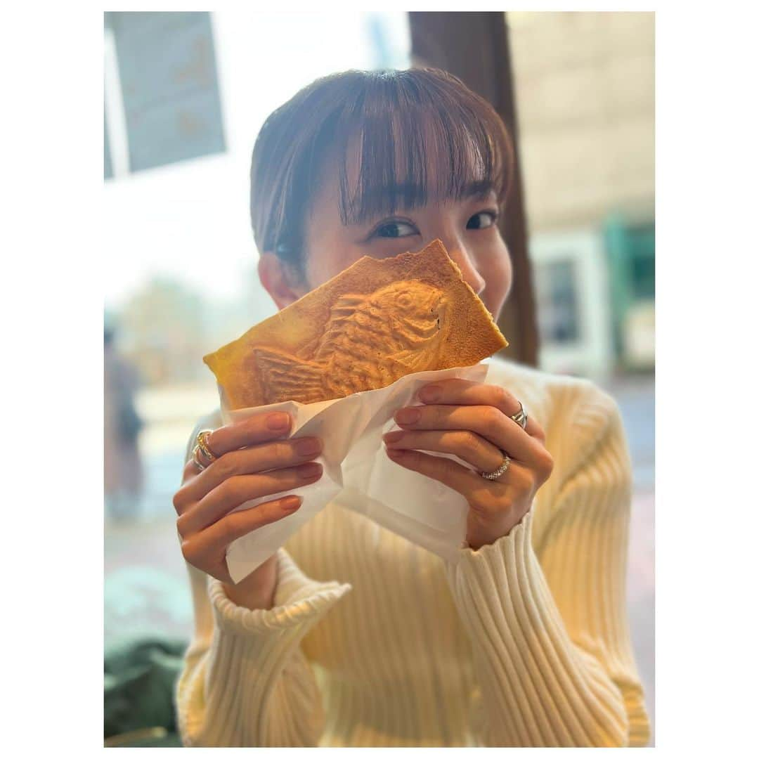 三上真奈のインスタグラム：「* 新成人のみなさま！ おめでとうございます🕊  おめでたいやき😚 (撮る前にちょっとかじりました)」