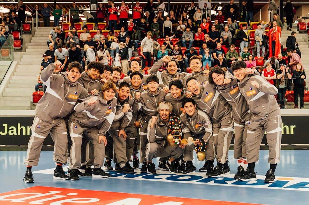 坂井幹さんのインスタグラム写真 - (坂井幹Instagram)「. .  back to iceland🔙 . #yellowcup  #handball #japan」1月9日 19時47分 - motokisakai16