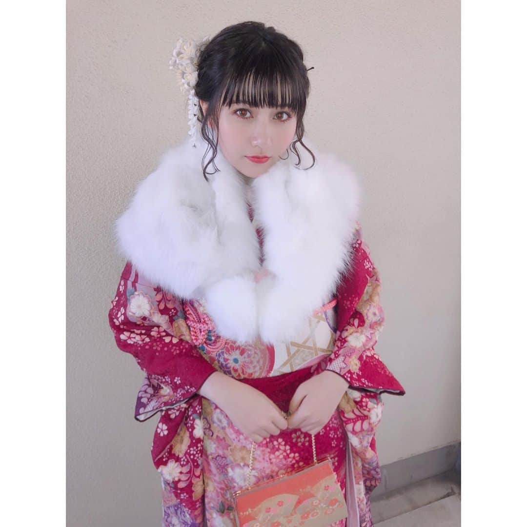 川添りなさんのインスタグラム写真 - (川添りなInstagram)「新成人の皆さん🥂🤍  おめでとうございます🥰  写真は2019年。 4年前の今日📸👘💕  今日は素敵な日を過ごせましたか。。✨ これからの人生も楽しんで、たくさんの人に出会って色々経験していってくださいね。🍀*゜  #新成人おめでとう  #おめでとうございます㊗️」1月9日 20時07分 - zorina_522