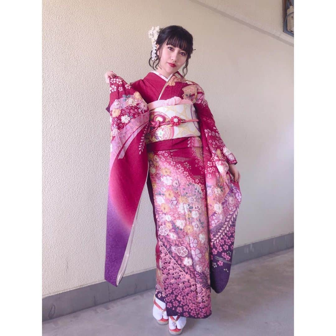 川添りなのインスタグラム：「新成人の皆さん🥂🤍  おめでとうございます🥰  写真は2019年。 4年前の今日📸👘💕  今日は素敵な日を過ごせましたか。。✨ これからの人生も楽しんで、たくさんの人に出会って色々経験していってくださいね。🍀*゜  #新成人おめでとう  #おめでとうございます㊗️」