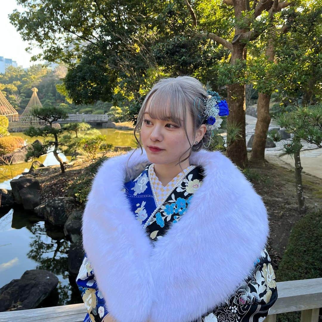平瀬美里のインスタグラム：「新成人の皆さんおめでとうございます ということで、みいも成人しました🤍 ⁡ 振袖に合わせて髪色ホワイトシルバーにしました♡🫧 ⁡」
