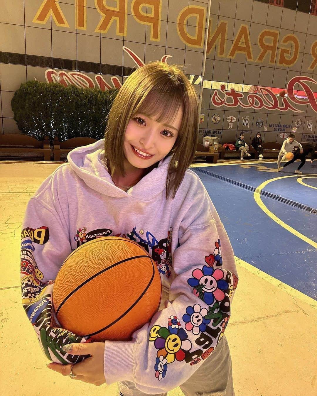 清水里香のインスタグラム：「⁡ ⁡ バスケしよー🏀 ⁡ ⁡ 　 ⁡ #球技は苦手です」