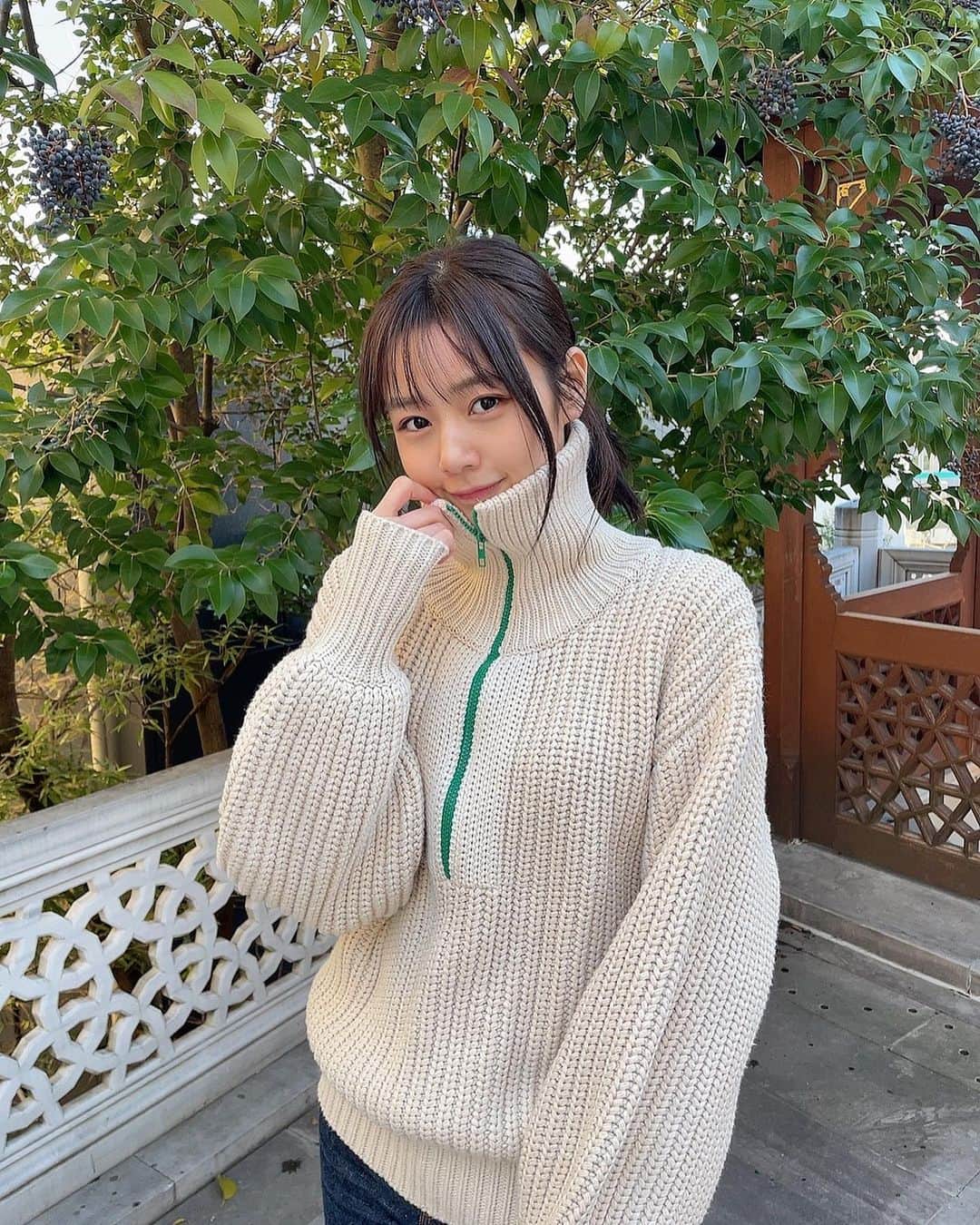 杉浦みずきのインスタグラム：「. 緑のラインが入ったあったかニット💚 今日ほんのちょっと寒さましだった🧚🏻  #私服 #しふく #ニット #ニットコーデ  @amail_official」