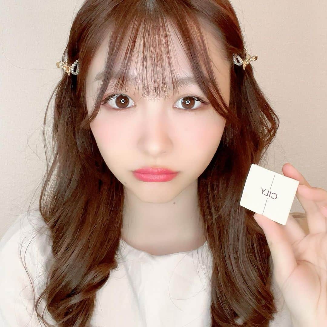 相田瑠菜さんのインスタグラム写真 - (相田瑠菜Instagram)「CILYさんから頂いた🫶🏻✧︎ アイシャドウでメイクしたよ👀💄 @cily_jp  リップも前回CILYさんから 頂いたものだよ🤍  薄塗りで発色いいから コスパも良さそうだぁ⋆⸜🧡⸝‍⋆  今年初メイク... 甥っ子に藍菜の目の上赤いけどぉ？ どうしたの？って心配された🤣爆笑 ちょっとした変化に気づく イケメン男子だな🤣🤣🤣  メイク変えた？とかみんな 気づける派？？？笑  今回は cedar woodでホール全体に ラインをsandalwoodでメイク💓 久々のブラウンメイクでした🧸🤎 いい感じですかぁ？  #シリー #CILY #PR #インスタグラマー #インスタ女子 #大人女子 #大人ファッション #大人かわいい #大人可愛い #30代 #30代ファッション #メイク #アイシャドウ #ヘアアレンジ #ヘアメイク #2023 #2023年 #いいね歓迎 #フォロー大歓迎 #女優 #藍菜 #インスタグラマー募集 #モデル募集 #韓国コスメ #韓国メイク #韓国ファッション #韓国ヘア #かわいくなりたい #美容垢 #あけおめ」1月9日 20時57分 - _aina_official