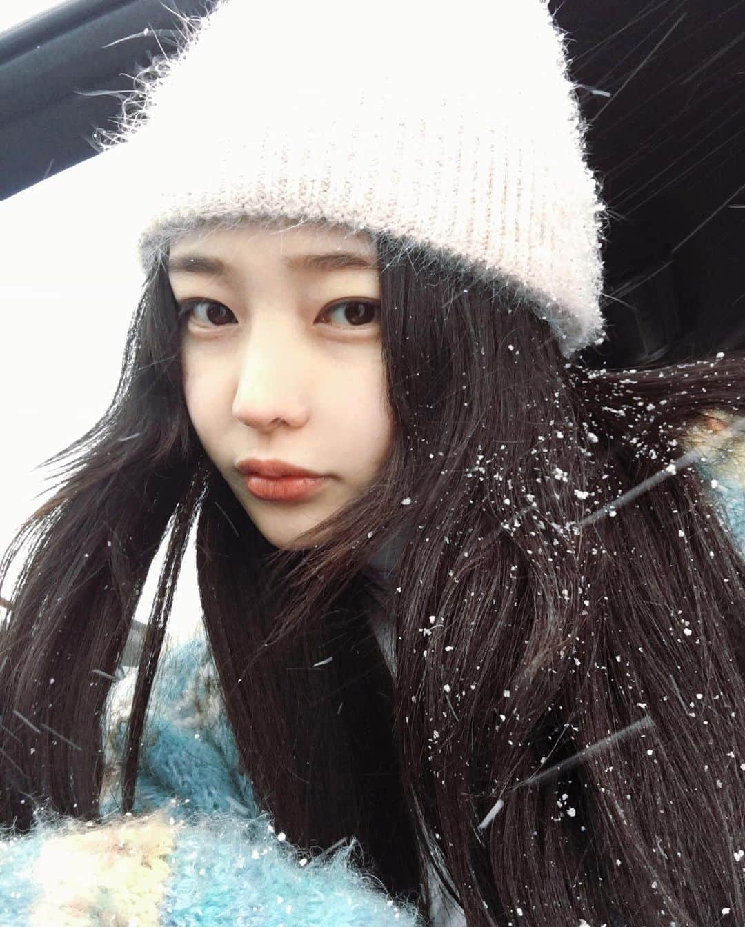 ソン・ファミンのインスタグラム：「내일 새 필터 나와요 ❅。 ❅・。・。 ゜・ 。 。 ゜。・゜ ❅。 ❅・。」