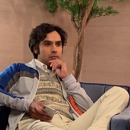 クナル・ネイヤーのインスタグラム：「Raj is thinking about… ?」