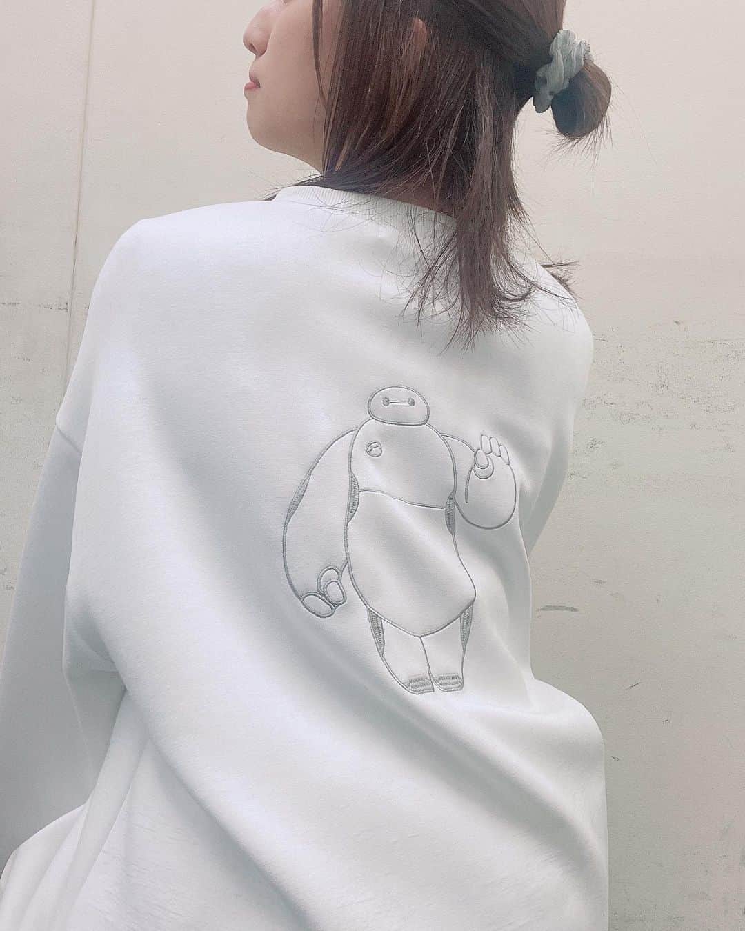 高見奈央さんのインスタグラム写真 - (高見奈央Instagram)「❤️  どこ行っても可愛いって褒められるトレーナー🤍  ベイマックスの質感とうしろの刺繍に一目惚れしたの🥰 #トレーナー #トレーナー女子  #ベイマックス #ディズニー」1月9日 21時15分 - nao_takami1128