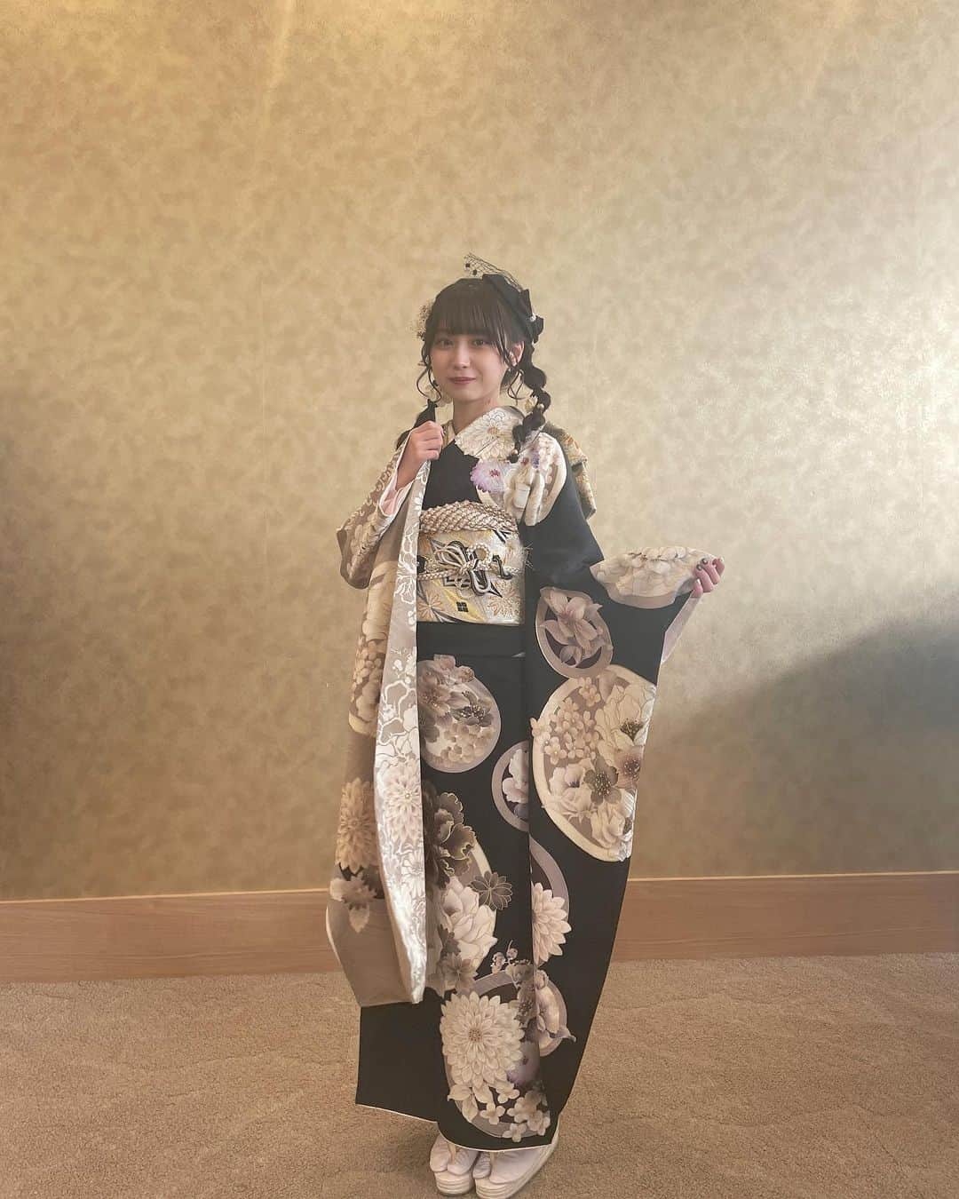 山田杏華さんのインスタグラム写真 - (山田杏華Instagram)「⁡ ⁡ ⁡ AKB48二十歳の集いありがとうございました🌸 ⁡ 素敵な振袖を着て参加出来たことがすごくうれしいです！！ これからは大人の自覚を持って行動できるようにしていきたいです！ ⁡ これからも応援よろしくお願いします🧸🤍 ⁡ ⁡ 振袖は #オンディーヌ さんです👘 ⁡ #AKB48二十歳の集い #振袖 #振袖ヘア」1月9日 21時33分 - kyoka_1103