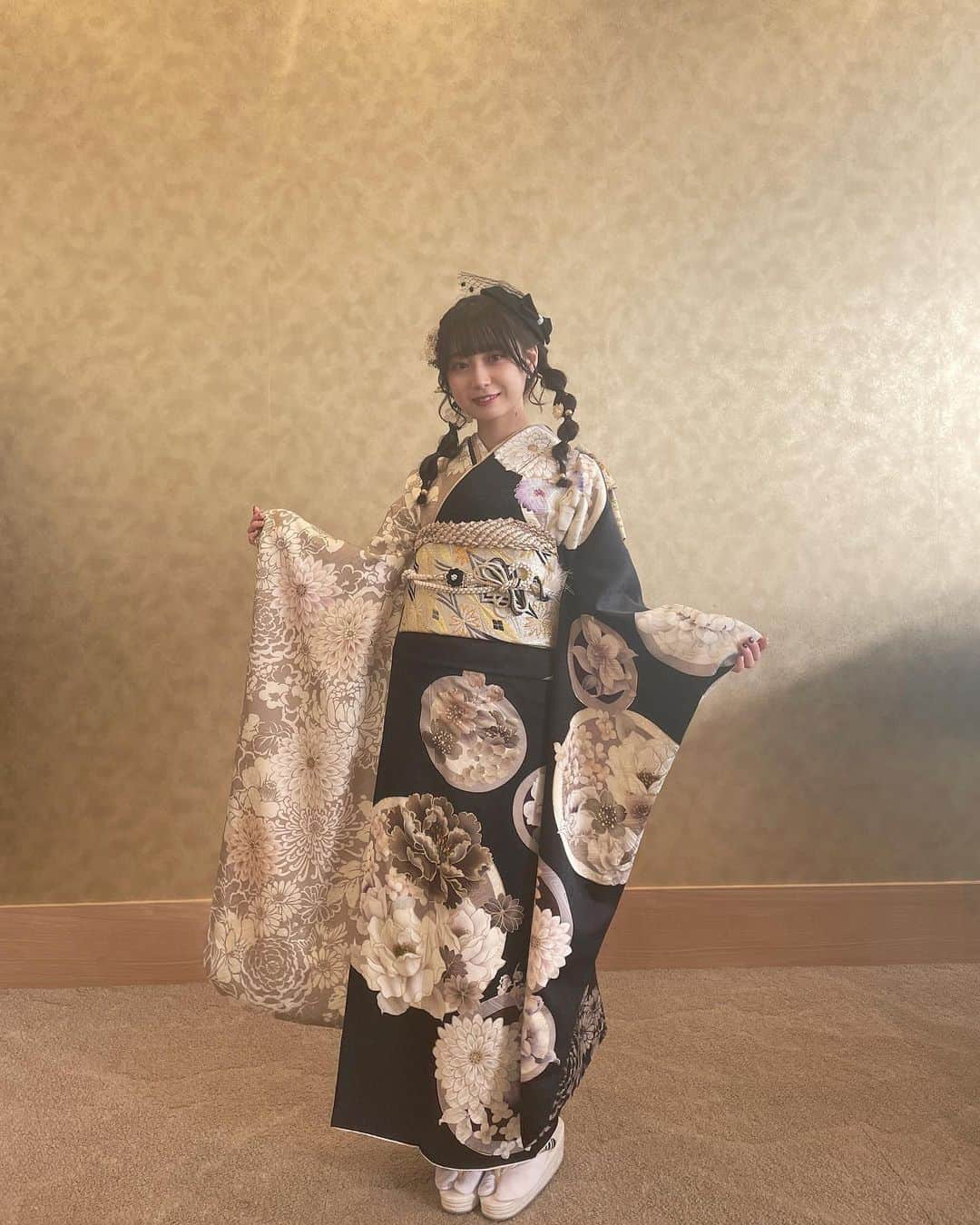 山田杏華のインスタグラム：「⁡ ⁡ ⁡ AKB48二十歳の集いありがとうございました🌸 ⁡ 素敵な振袖を着て参加出来たことがすごくうれしいです！！ これからは大人の自覚を持って行動できるようにしていきたいです！ ⁡ これからも応援よろしくお願いします🧸🤍 ⁡ ⁡ 振袖は #オンディーヌ さんです👘 ⁡ #AKB48二十歳の集い #振袖 #振袖ヘア」