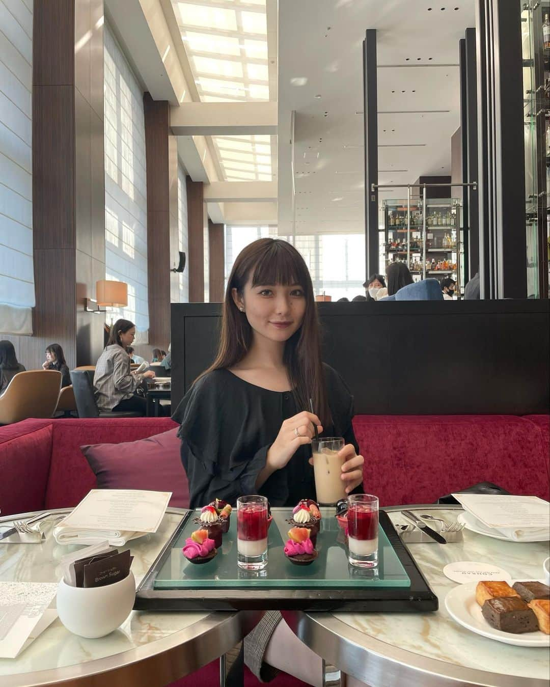 志茂彩奈さんのインスタグラム写真 - (志茂彩奈Instagram)「@conrad_tokyo  見た目甘そうなものも実はエビの味だったりで驚き🥮  今年は投稿たくさんしたいネ👊 (これは昨年の写真)  #conradtokyo  #アフタヌーンティー」1月9日 21時32分 - nayaas___