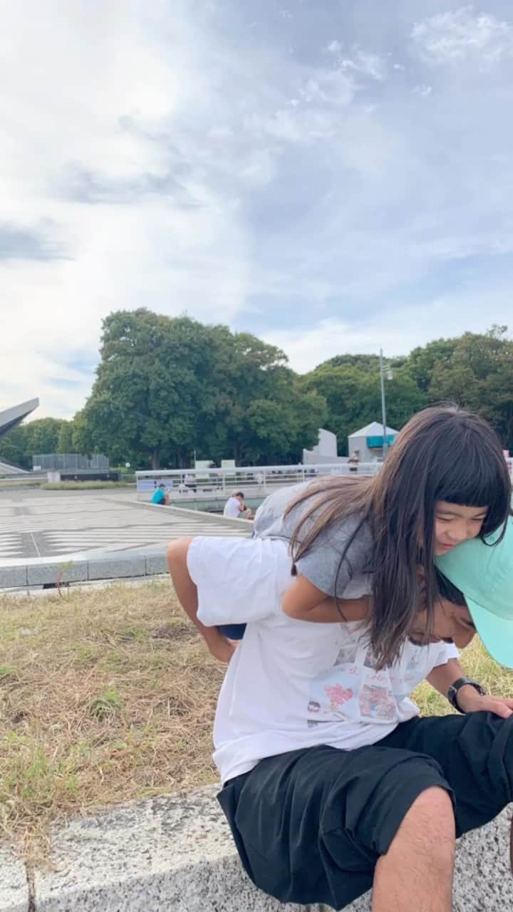 小松美緒のインスタグラム：「振り返りが遅いけど、　 2022年の　 島田家総まとめ📸　  今年はもっと遊んで、笑 いきたいとこいって　 やってみたいことやって、　 その為に日々頑張って　　 去年に引き続き楽しい思い出上書きしていきましょー！　  #年末にのせるはずのまま　 #下書きに残ってた🙄」