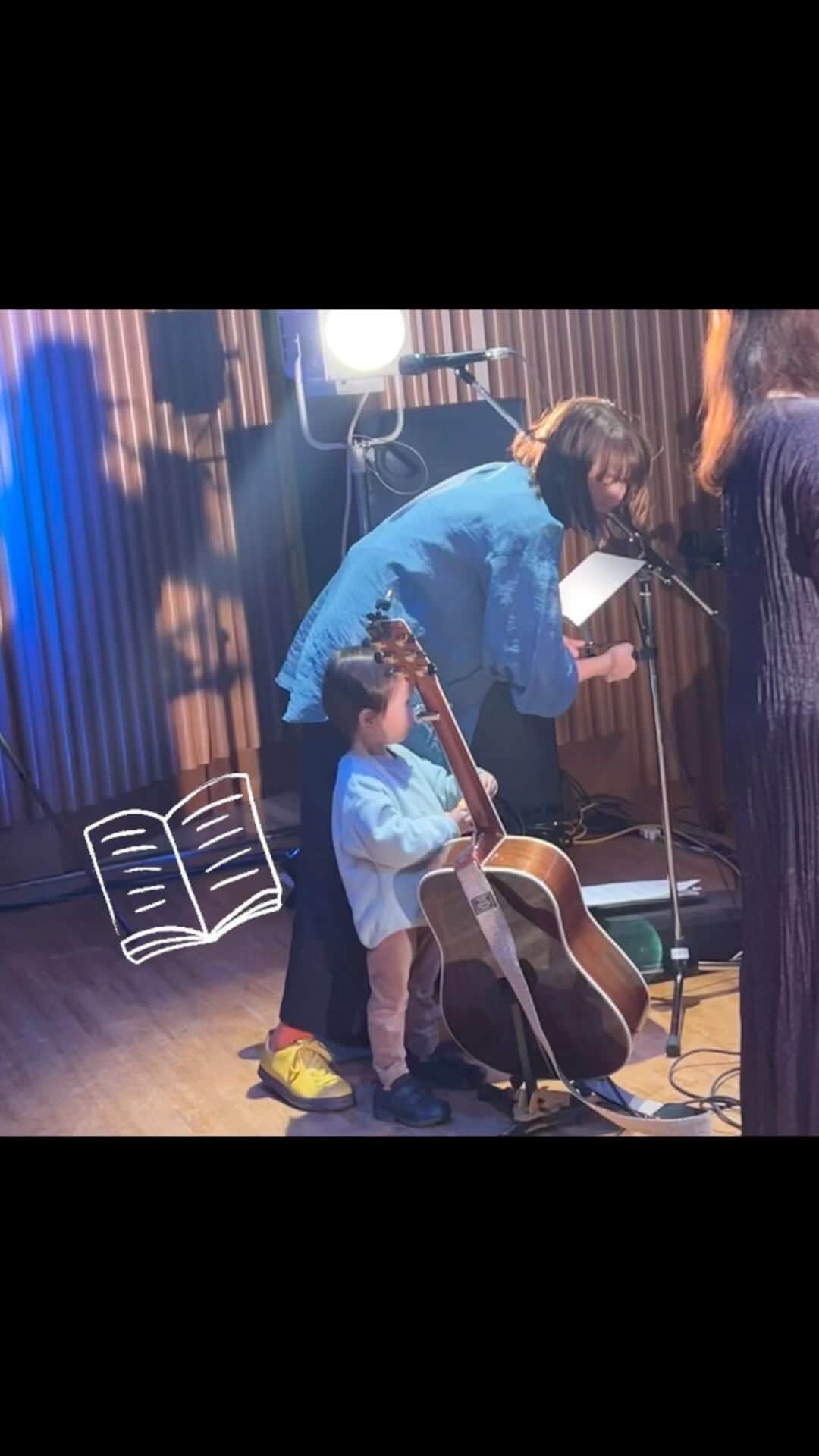星羅のインスタグラム：「夜ときどき、ストーリー昨日を使って 子どもと読んだ絵本をアップしています  音楽に関する投稿ではないのですが 曲を検索して貼れるようになったり スタンプやフィルターをみつけたり ちょっとインスタに詳しくなった気がします🕺🕺🕺  今日は参加しているバーバーポーの曲をつけて ハイライト「絵本」からリール動画にしてみました！」