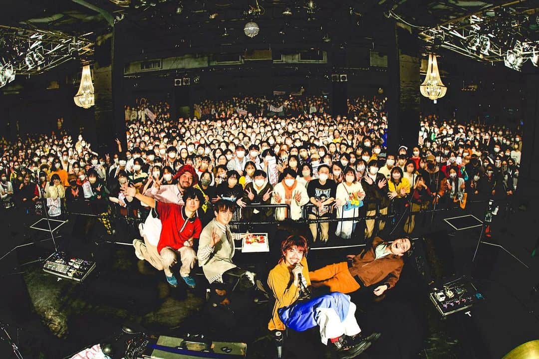 ハマ・オカモトのインスタグラム：「🎸  OKAMOTO'S LIVE TOUR2023 Flowers はじまりました。 全国27カ所、4月まで続きます。  初日に来てくれたみんな、 音楽偏差値高すぎて驚きました。 ツアー、とにかく楽しみです。 遊びに来てね！　  📷: @victornomoto」