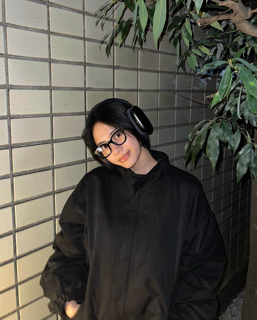 のインスタグラム：「お久しぶりです お仕事終わりのメイクを落としたばかりの安斉さん☺︎  新成人の皆さんおめでとうございます。 安斉の成人式は来年です。もうそんな歳になったのか〜  ⠀ そして現在は数本の作品を練りながら別のお仕事もさせて頂いてます。 SNSが動けていないのはそれが理由です ⠀ ⠀ 去年から今年にかけて新しいことに沢山挑戦させてもらっていて 皆さんに必ず、喜んで頂けるものばかりだと思います。  気長に待って頂けると…  明日の皆さんも笑顔で幸せに過ごせますように。」