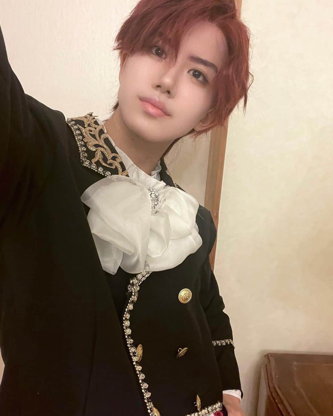 のインスタグラム：「今日は誕生日でした🎂 写真は今日とれなかったのでイケカフェのやつ！  #japan #cosplayer #coser #男装」
