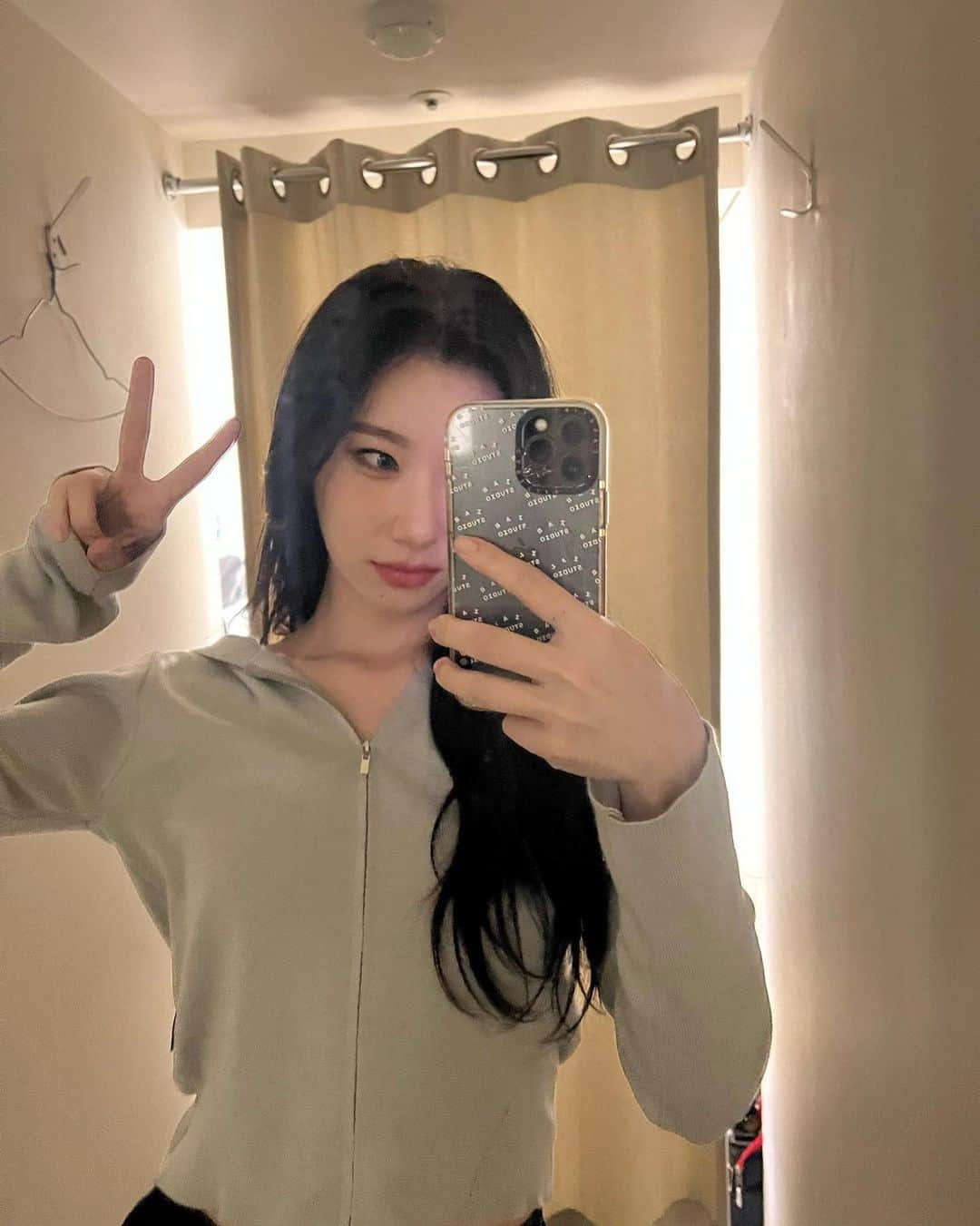 チェリョンさんのインスタグラム写真 - (チェリョンInstagram)「goodnight midzy 🖤」1月9日 23時19分 - chaeryeongs.itzy