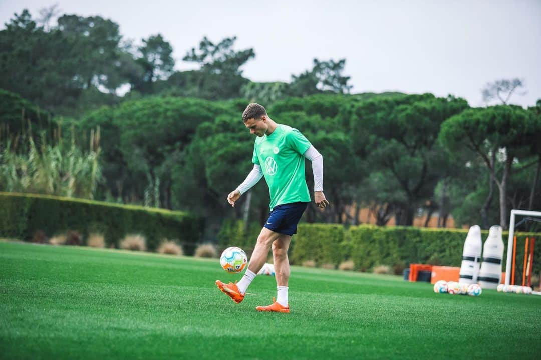 ヤニック・ゲルハルトのインスタグラム：「⚽️💚」