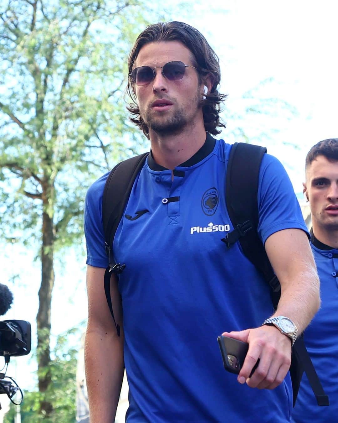 アタランタBCのインスタグラム：「𝙃𝙃𝘢𝘱𝘱𝘺 𝘣-𝘥𝘢𝘺 🫡🇳🇱  @hhateboer #AuguriHans 🎂 #GoAtalantaGo ⚫️🔵」