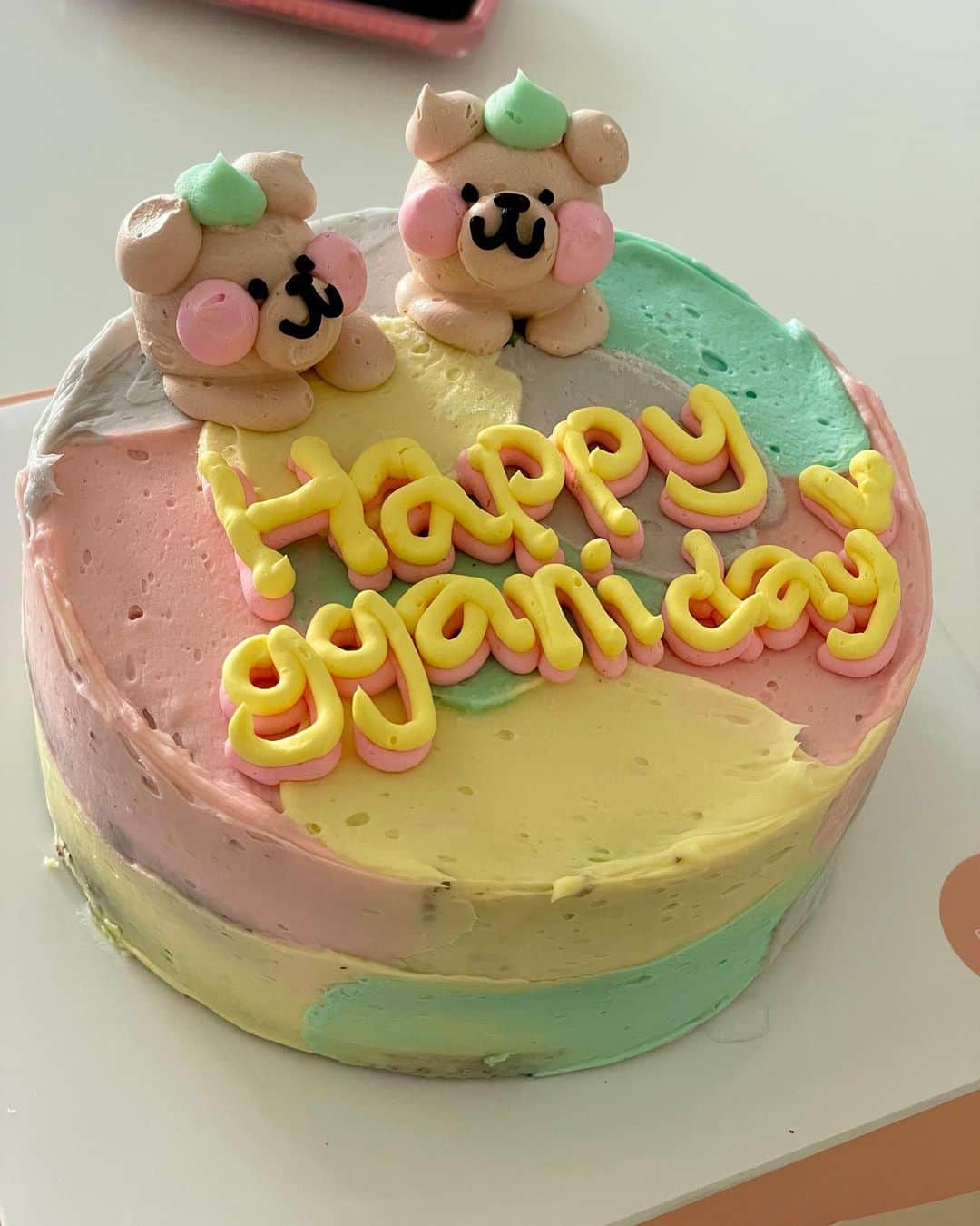 キム・ガウンのインスタグラム：「감사합니다 🎂 사랑하는 사람들과 함께 보낼수 있어 행복한 생일날 🫶🏻」