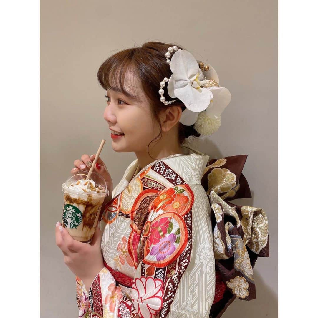 miyuのインスタグラム：「新成人の皆さま、ご成人おめでとうございます🐑🏵  1年前の今日が懐かしいな〜〜」
