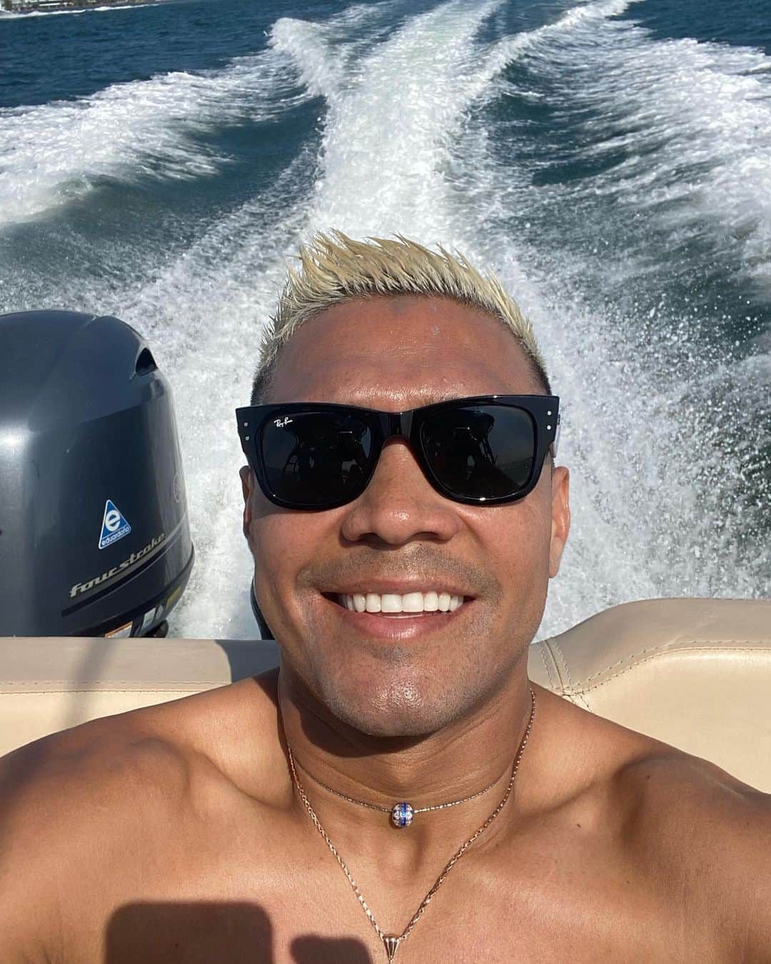 テオフィロ・グティエレスのインスタグラム：「Eaaa 🙏😁🛥」