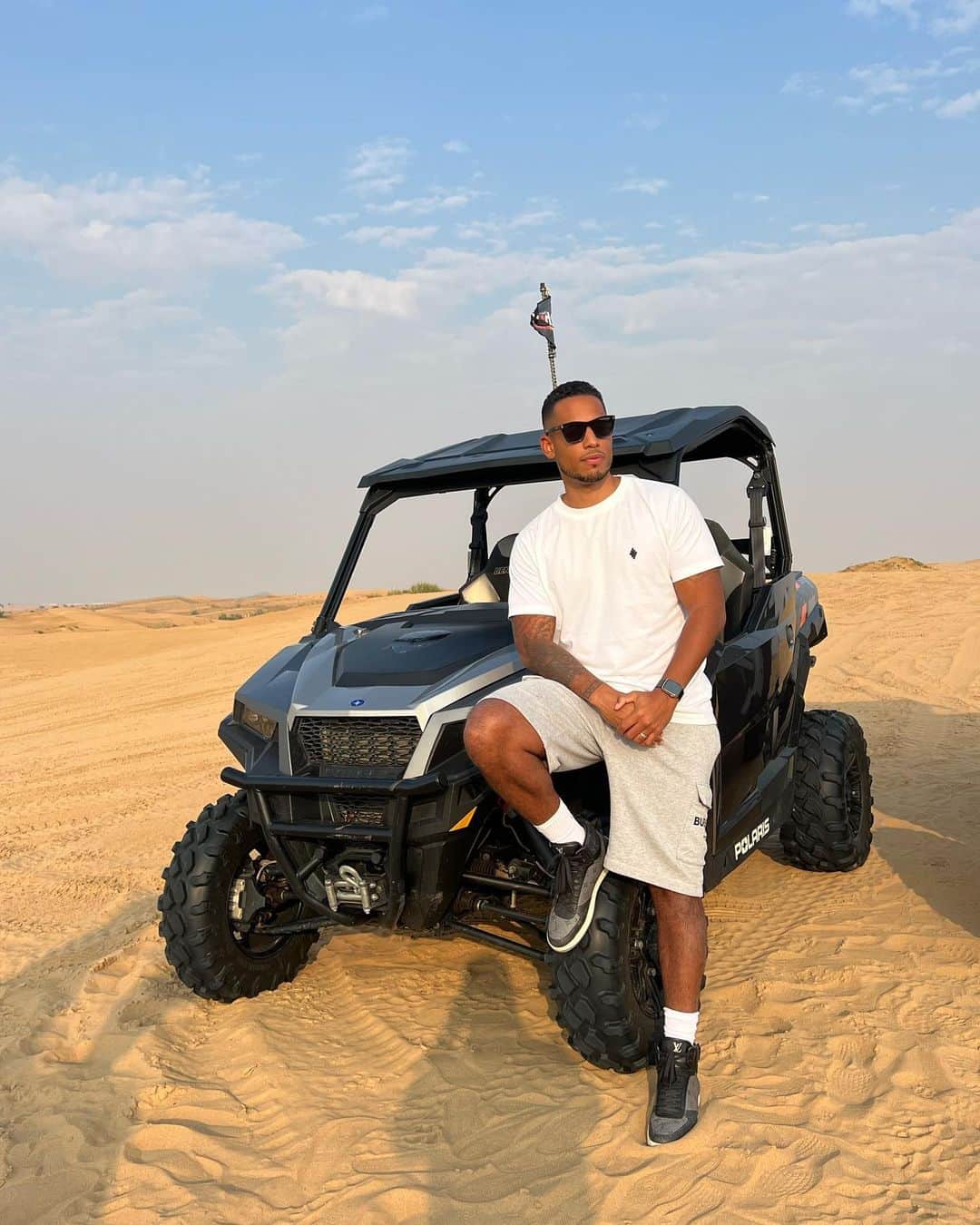 のインスタグラム：「Funny day in the desert 🏜」