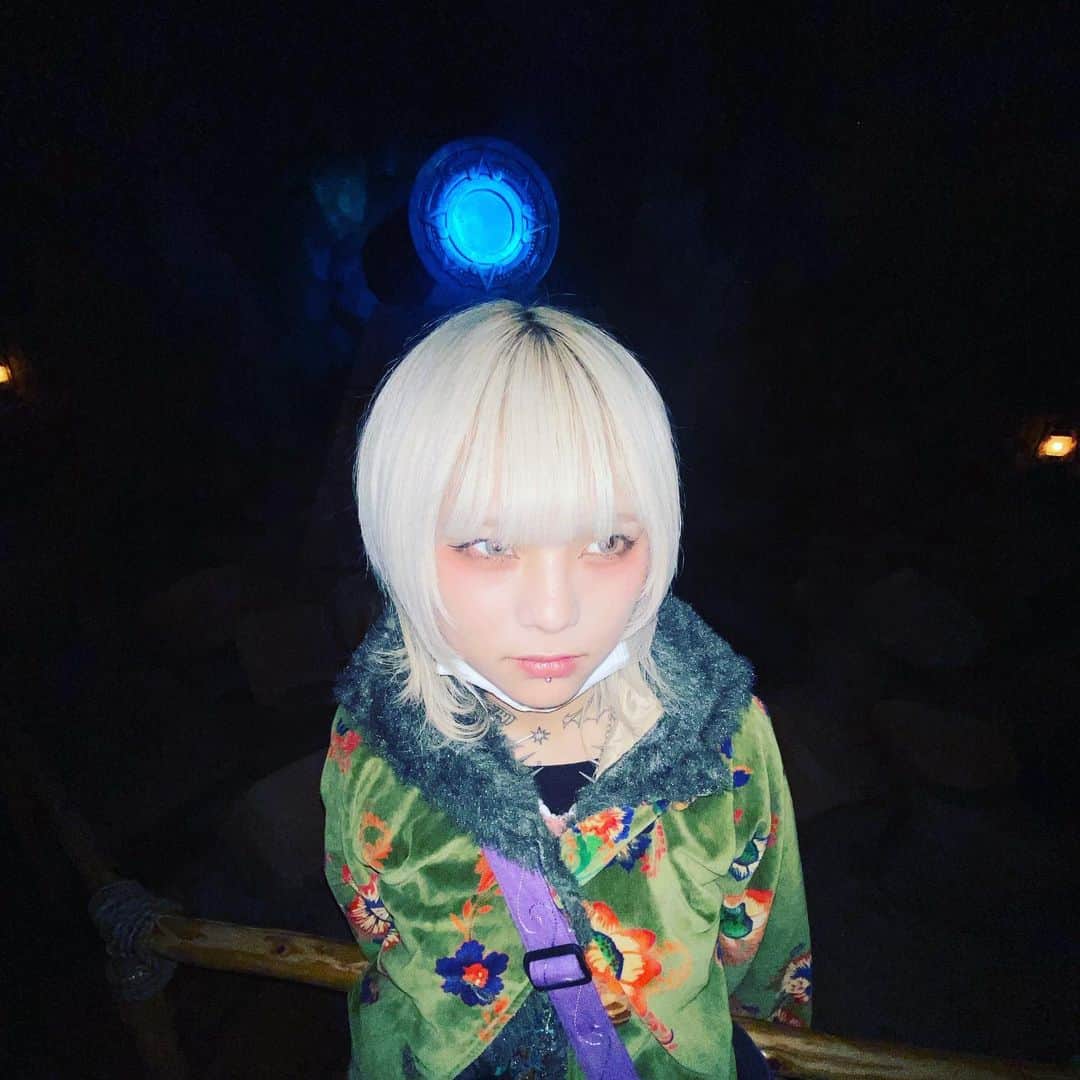 のインスタグラム：「年末新年満身創痍で発光した感じがある、ので、音楽を作る軌道に切り替えます宇宙船」