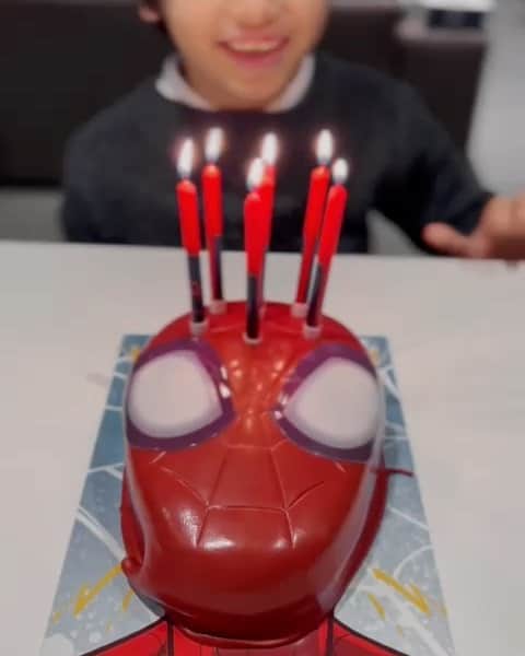ホセ・ロドリゲスのインスタグラム：「Feliz cumpleaños al rey de mi vida 👑   🎂 🎉🥳🎈#7️⃣Añitos #happybirthday #mazaltov」