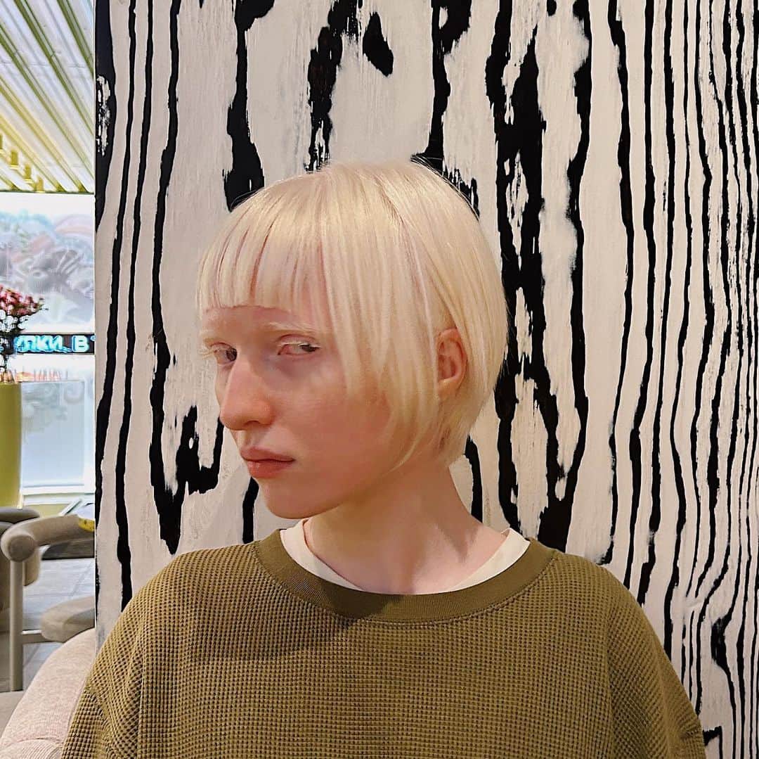 ナスチャのインスタグラム：「ハンサムショット切ってみた😎🔥 finally mew favorite haircut」