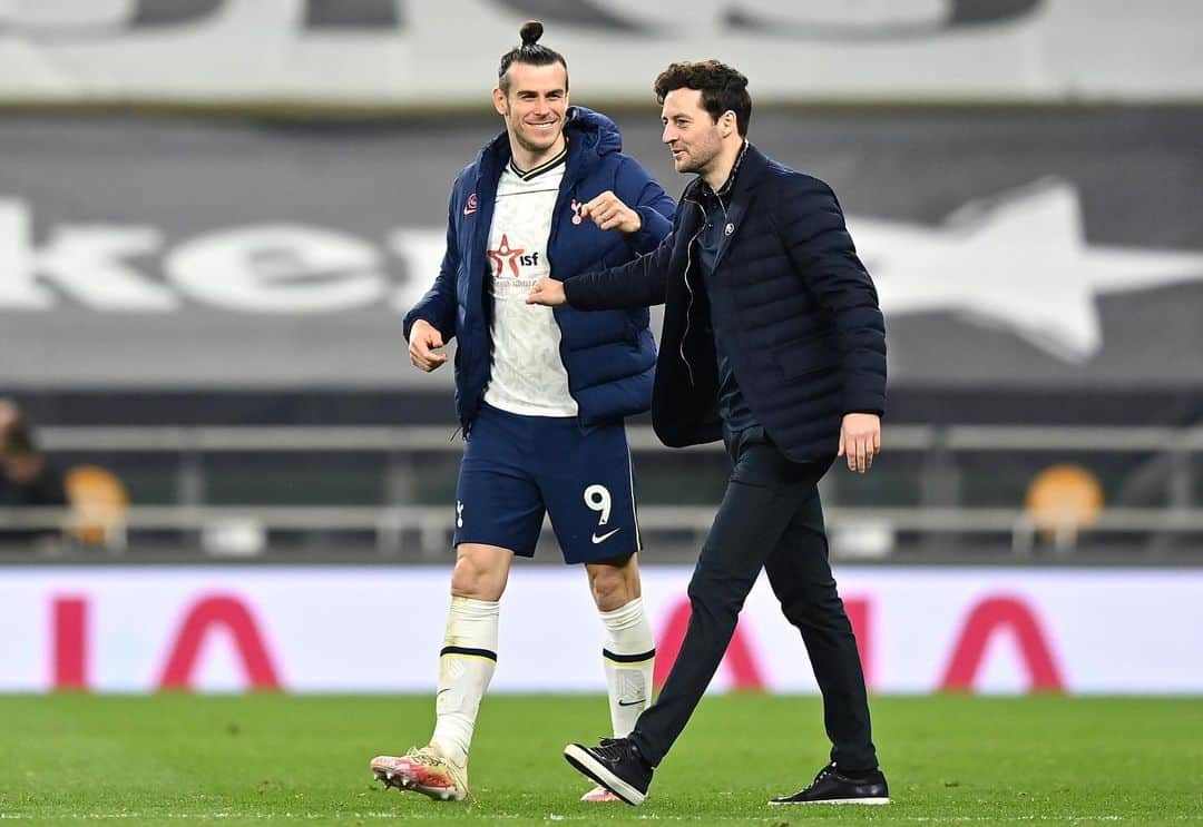 のインスタグラム：「Congratulations on a great career @garethbale11  It was a pleasure to both play with you and then coach you during your journey.  You leave the game as a true great, and someone who produced some of the most iconic moments in the history of football. 🔝」