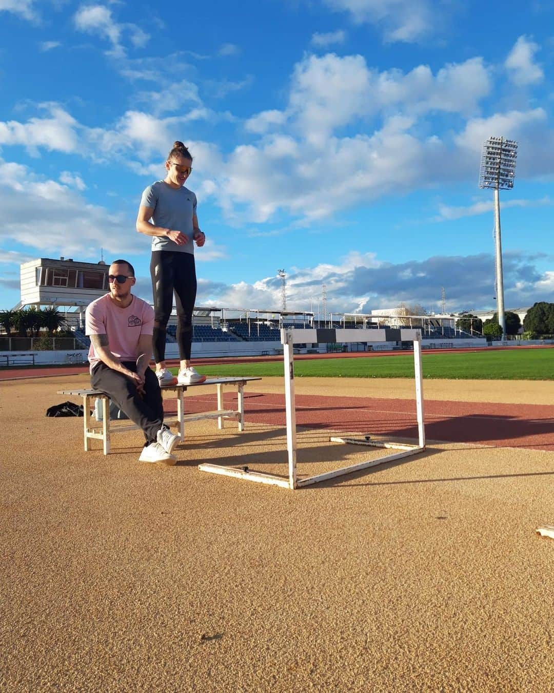 Amandine BROSSIERさんのインスタグラム写真 - (Amandine BROSSIERInstagram)「Direction la seconde semaine de notre stage à Séville 🤗☀️ Tous les feux sont au vert. Plus qu’à passer la 2ème maintenant…  #seville #trainingcamp #work #trackandfield #train #track」1月10日 4時55分 - amandine.brossier