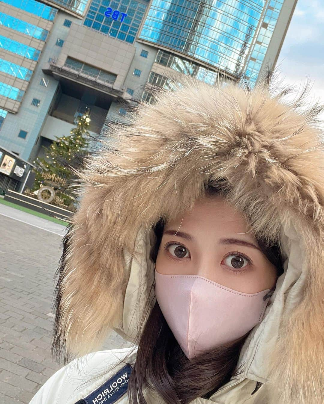 黒田菜月さんのインスタグラム写真 - (黒田菜月Instagram)「シベリアですか🐻‍❄️ #赤坂 #極寒の朝 #いってらっしゃいませ」1月10日 7時28分 - nyaaatsuki_krd