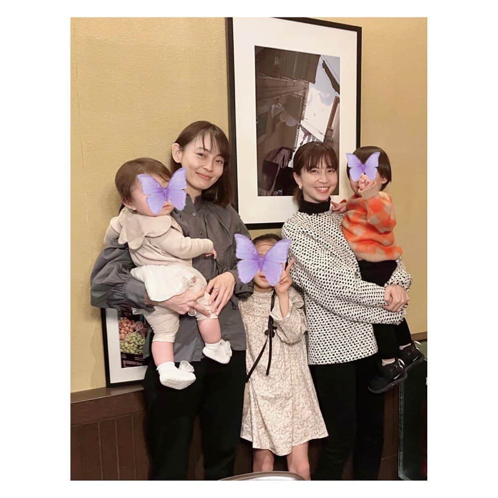のインスタグラム：「⁡ ⁡ ランチ❤︎ ⁡ そういえば去年、家族旅行中に 遠方の草原でまったりオフを満喫していたら、 偶然ミサミサファミリーに鉢合わせて 驚いたことがあった。 (お互い、なぜここに居るの？？👀と笑) ⁡ ⁡ そんな話は一切せず、笑 色々話が止まらなかった私たち。 ⁡ こどもたちもお付き合い＆ 仲良く遊んでくれてありがとう❤︎ ⁡ ⁡ 大好きな人たちに会えている いい年明け☀︎ ⁡ ⁡  #可愛くて癒しのミサミサ #安定 #lunchtime #thanks」