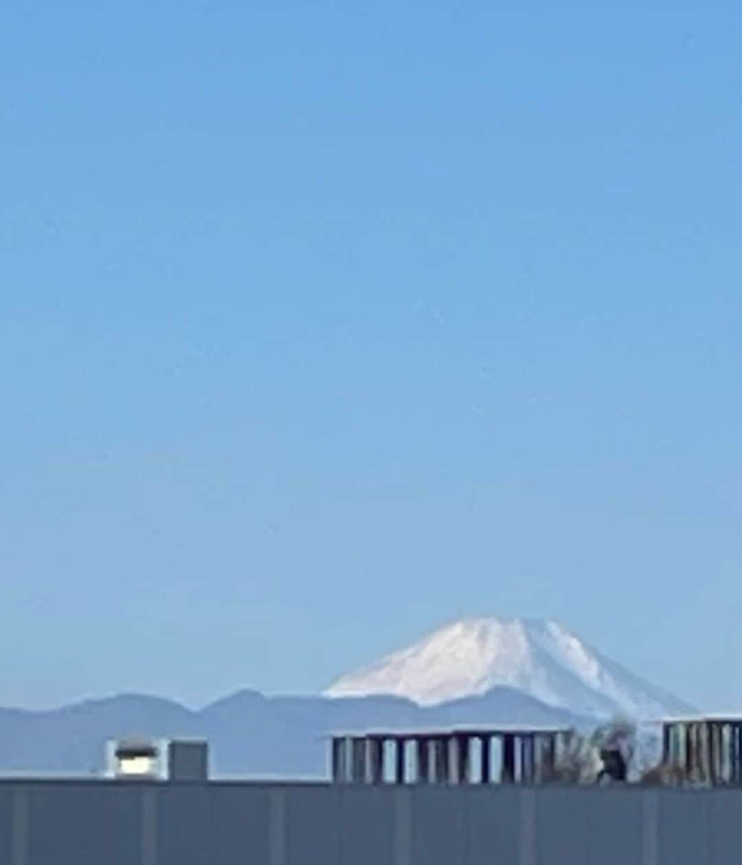 小川菜摘のインスタグラム：「今朝の富士山🗻☺໊🙏 #富士山 #快晴」