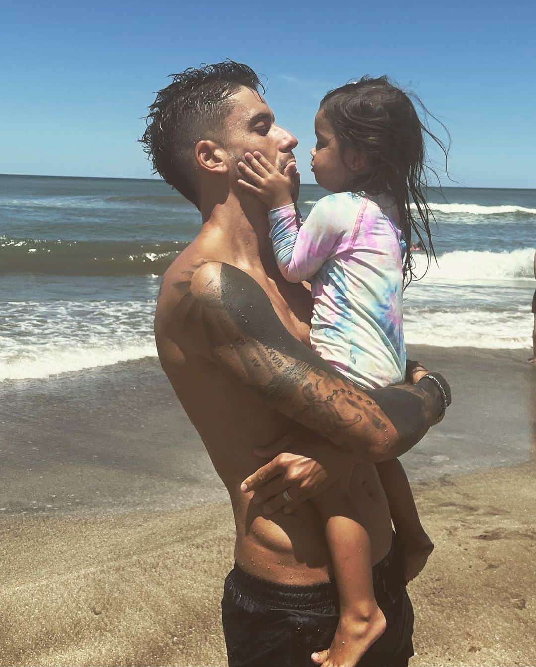 リカルド・アルバレスのインスタグラム：「Podes ser mas hermosa? ❤️😍」