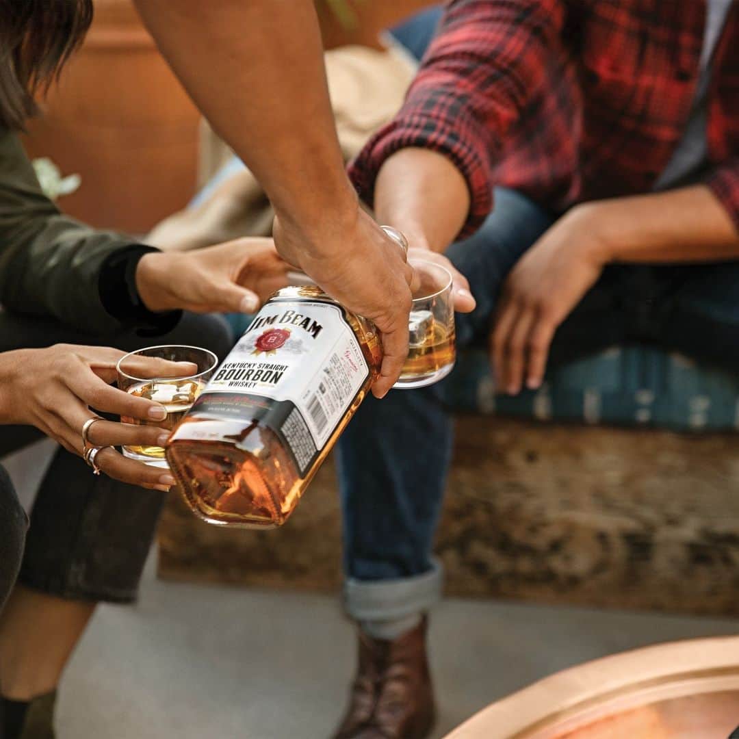 Jim Beamのインスタグラム：「Fun fact: A glass of Beam tastes even better when it’s delivered directly to you. Get delivery at our link in bio.」