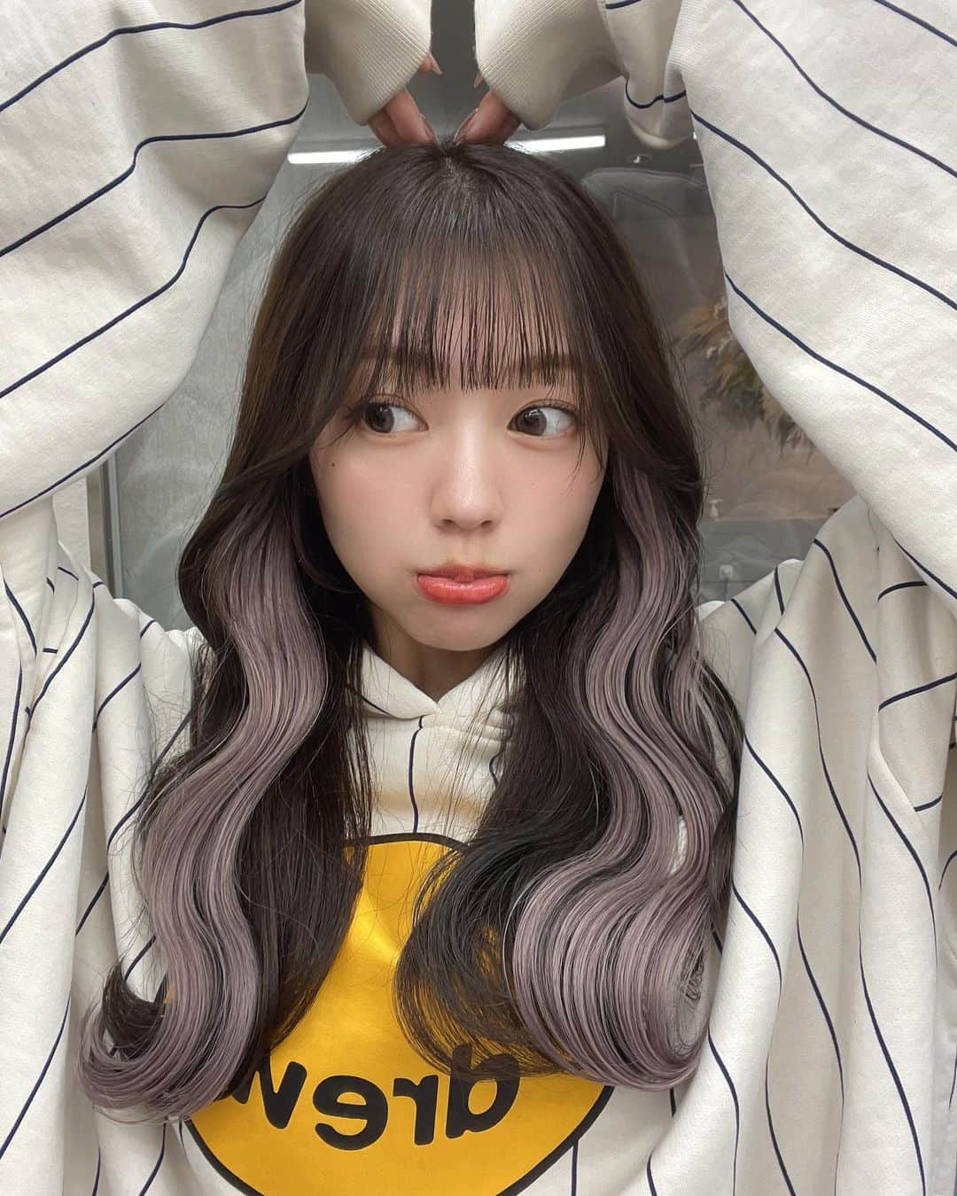 高木悠未のインスタグラム：「期間限定ギャルです! インナーカラー ライトグレーです☺︎  ✂︎ @shigeru1017  #福岡美容師 #福岡美容室」