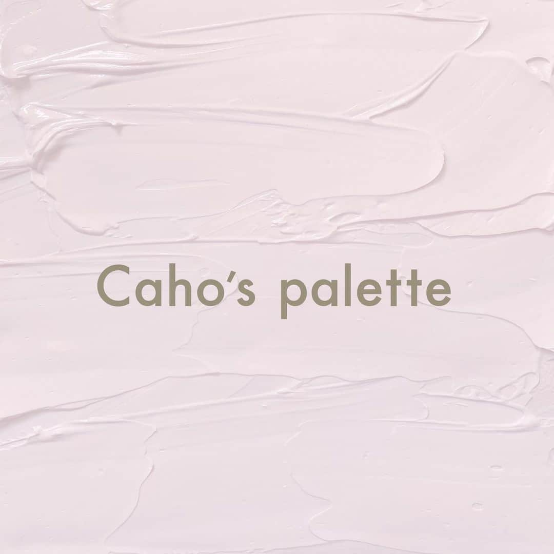 Cahoのインスタグラム：「🤍おしらせ🤍  なんと.......！！！！  私がディレクター＆デザインを務める ブランドCaho's palette がはじまります〜❤︎   【@c.p__official 】  私には絵を描く事だけではなく、 表現してみたい事が沢山ありました。  生み出すもの全てに愛を込めて。  私の小さくてかわいいブランドが2023年 Juice inc.さんとスタート❤︎  想い描くコスメや、イラストの女の子が着ていた洋服、コンセプトやパッケージまで全部❕🪞🎀 身の周りにあるもの全てをデザインしていきたいなと思っております❤︎  ・Caho's palette・  ～ありままの自分に少しときめきを表現したい全ての女性へ～ 「Caho’s palette」は、イラストレーターCaho自身が想い描くときめきをパレットに表現していくブランドとして展開していきます。 「Caho’s palette」の今後の展開にどうぞご期待ください。  ・online store コスメの予約販売に関してましては、 公式アカウントから追ってお知らせします。  #illustration #illust #illustrator #drawing #painting #newbrand #branding #イラスト#イラストレーター#ブランド」